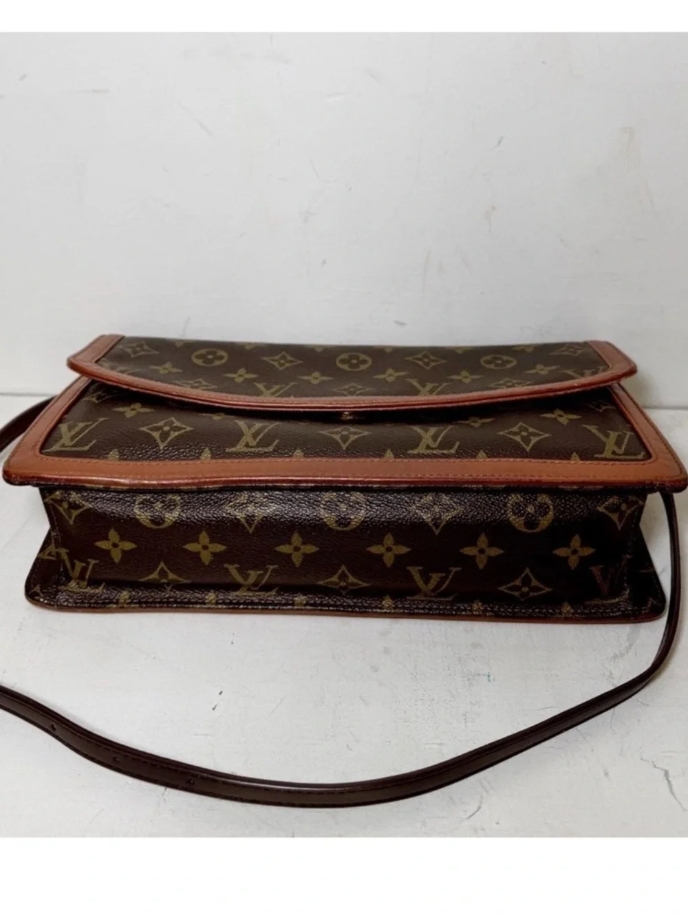 LOUIS VUITTON Monogram Dame Crossbody - Picture 10 of 13